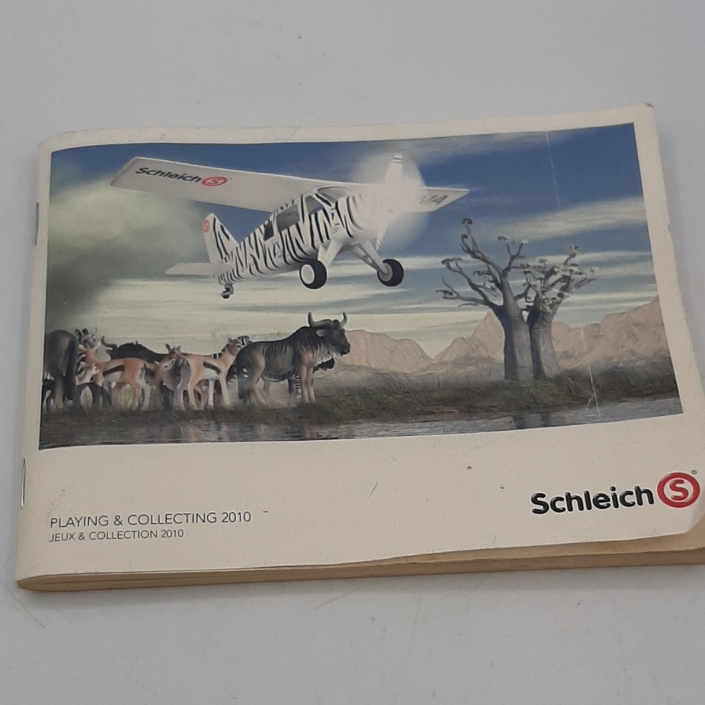 2010 Schleich Collector Booklet Book Catalog With Toys Animals Smurfs 177 Pages
